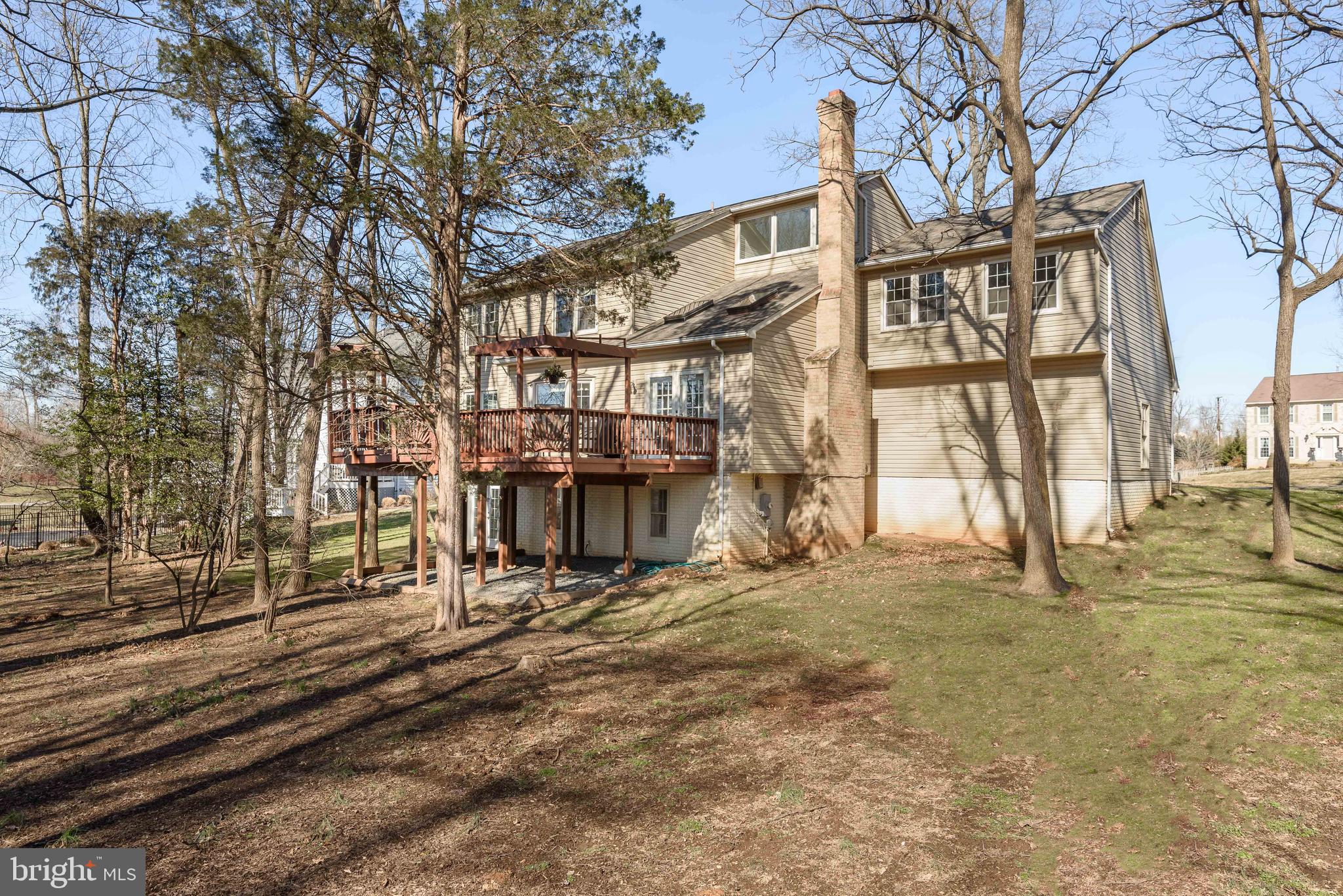 10405 Dunn Meadow Road Vienna, VA 22182 - Photo 36 of 38 Rear exterior