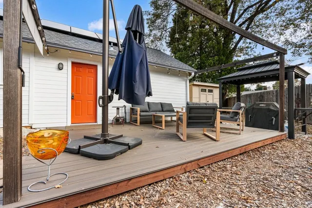 a view of a backyard with sitting area