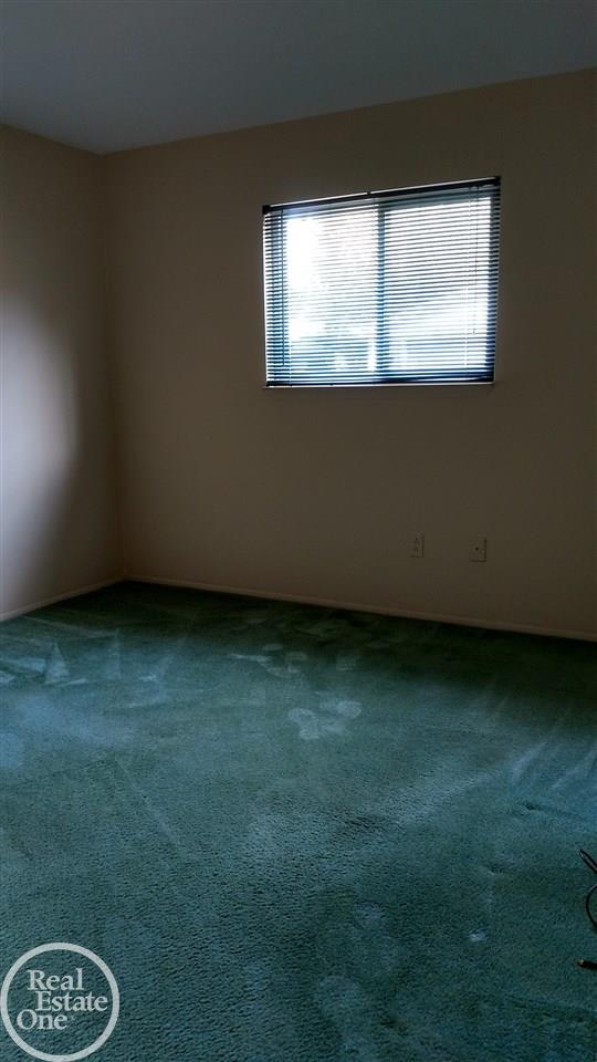 23022 Roxana Avenue Eastpointe, MI 48021 - Photo 8 of 30 31306970-7.JPG