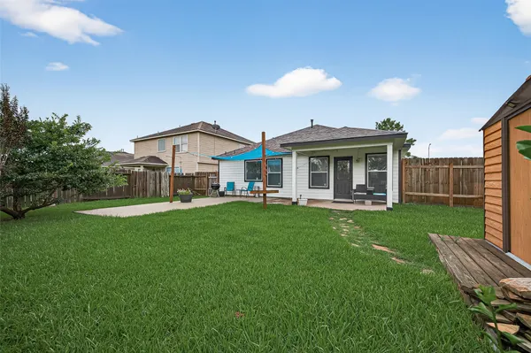 a view of an house with backyard and porch