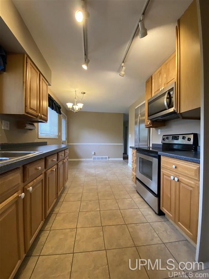 290 Riverside Road Marquette, MI 49855 - Photo 3 of 22 Gallery Image 3