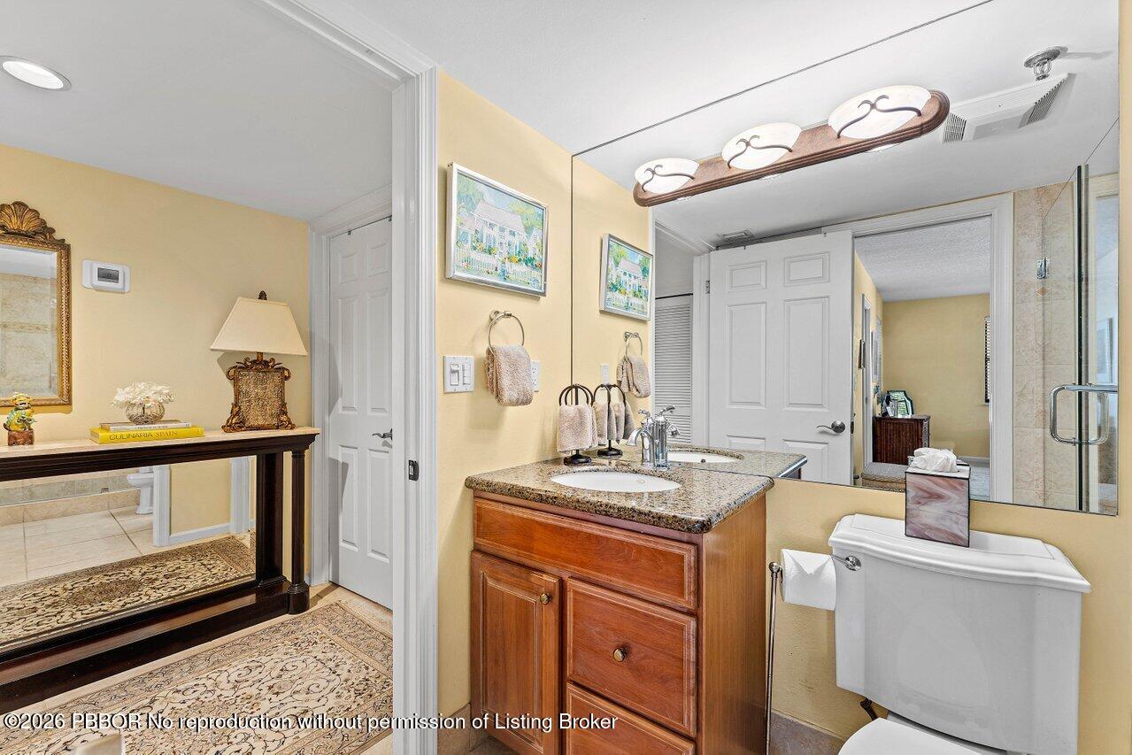 372 Golfview Road, Unit 101 North Palm Beach, FL 33408 - Photo 23 of 31 2nd / Guest Bathroom