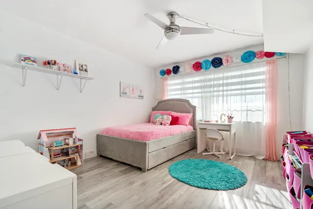 a bedroom with pink walls and bed