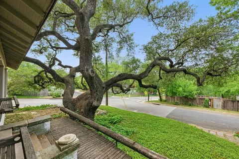 $1,395,000 | 1611 Alameda Drive, Austin, TX 78704