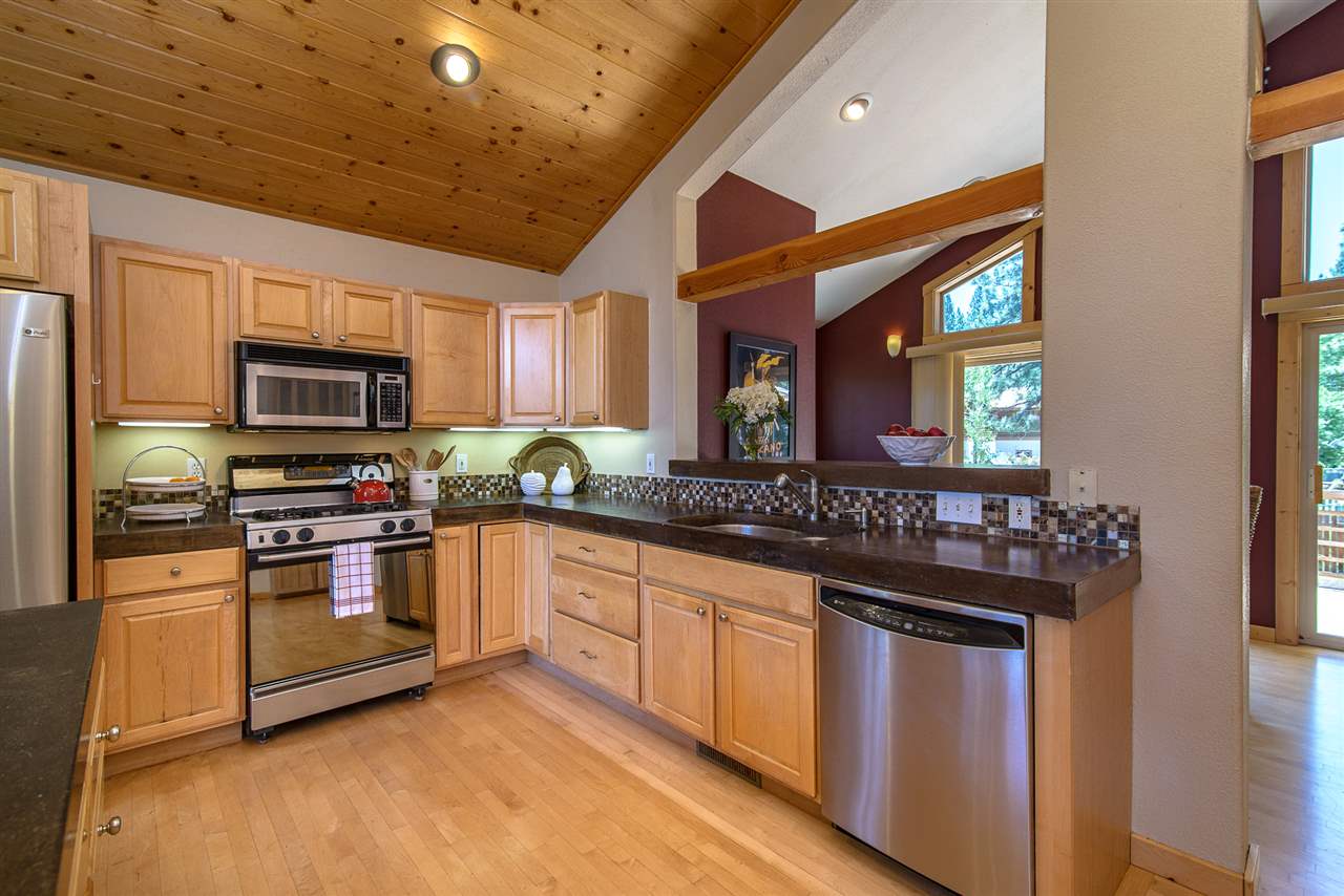 11810 Old Mill Road Truckee, CA 96161 - Photo 5 of 14 Gallery Image 5