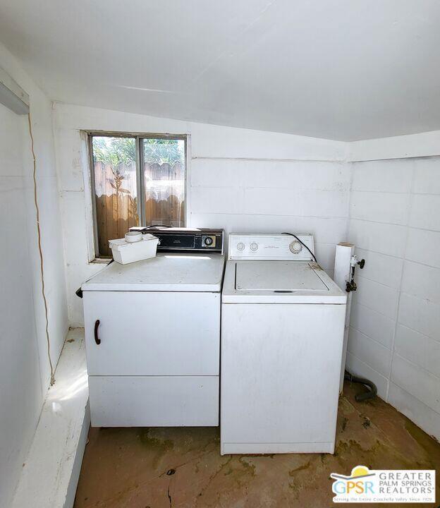 69430 Fairway Road Desert Hot Springs, CA 92241 - Photo 17 of 19 a utility room with dryer and washer