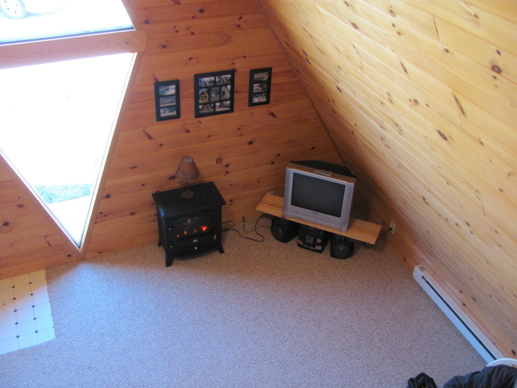 1525 North Main Road Otis, MA 01253 - Photo 4 of 13 a room with furniture and a window