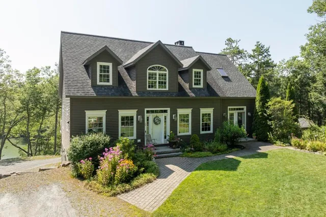 $869,000 | 29 Wiscasset Road, Boothbay, ME 04537