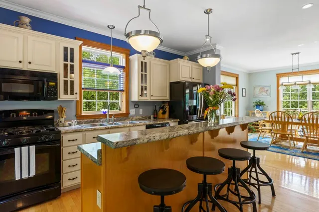 $869,000 | 29 Wiscasset Road, Boothbay, ME 04537