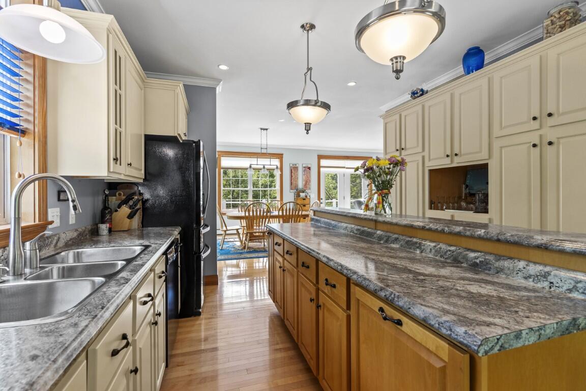 29 Wiscasset Road Boothbay, ME 04537 - Photo 12 of 57 11