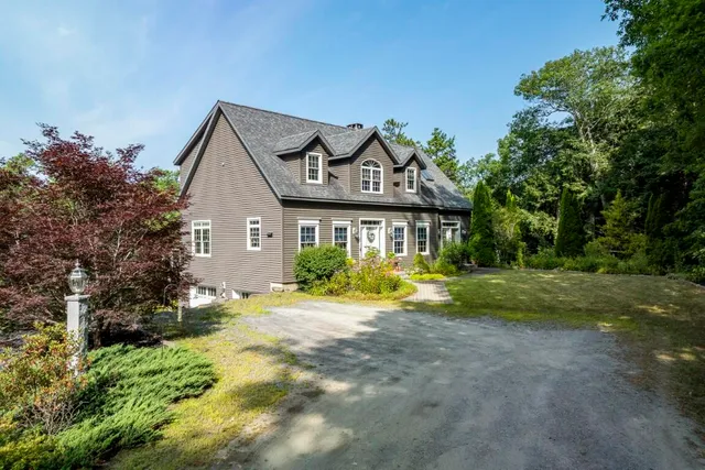 $869,000 | 29 Wiscasset Road, Boothbay, ME 04537