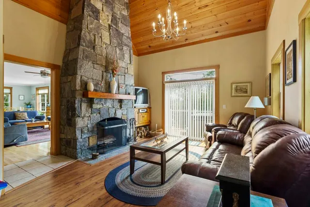 $869,000 | 29 Wiscasset Road, Boothbay, ME 04537