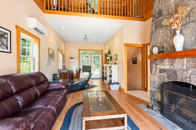 $869,000 | 29 Wiscasset Road, Boothbay, ME 04537