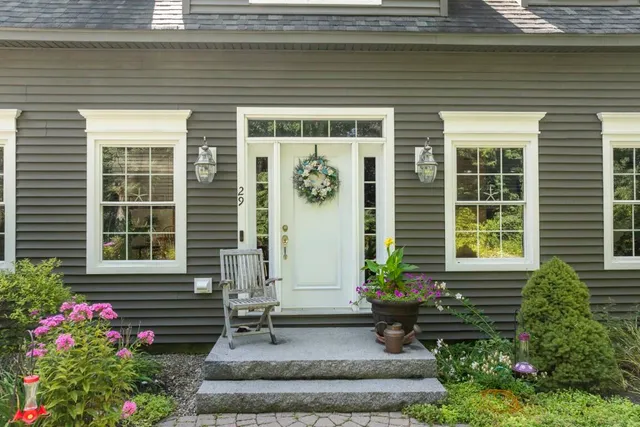 $869,000 | 29 Wiscasset Road, Boothbay, ME 04537