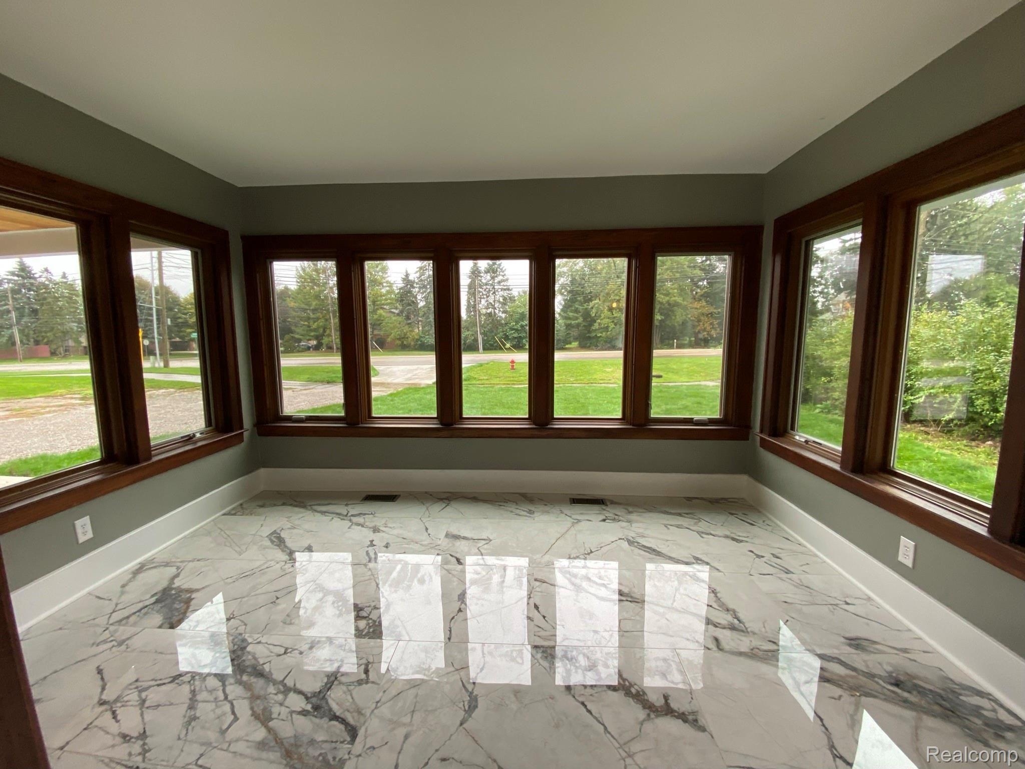 600 West Hamlin Road Rochester, MI 48307 - Photo 17 of 59 IMG_2290.JPEG