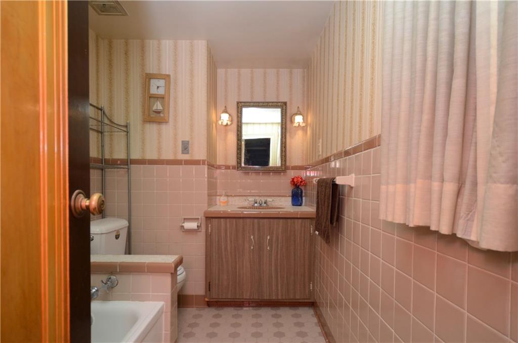 17 Jefferson Drive McKees Rocks, PA 15136 - Photo 9 of 21