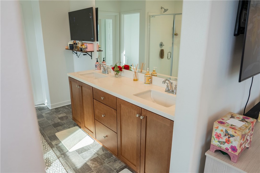 35227 Vernon Drive Beaumont, CA 92223 - Photo 29 of 49 a bathroom with a sink double vanity and a mirror