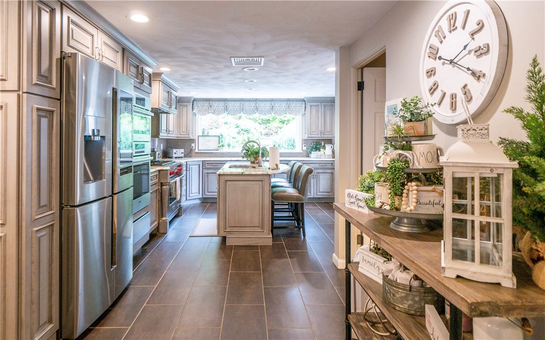 60 Deerfield Road Cranston, RI 02920 - Photo 19 of 49