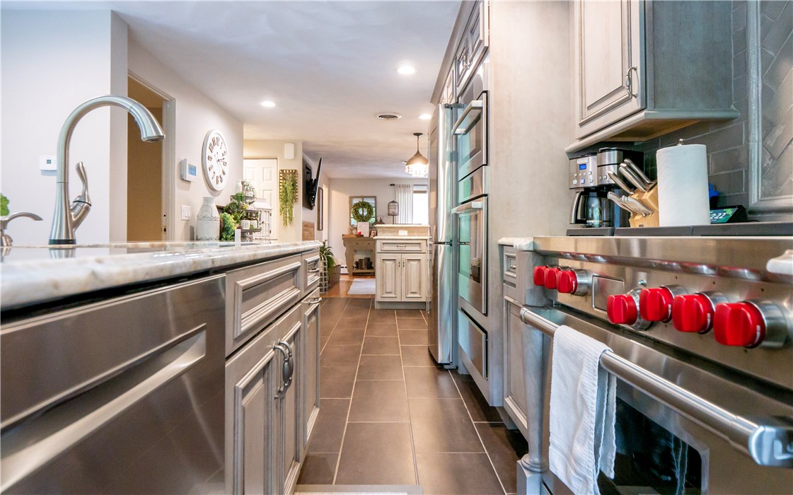 60 Deerfield Road Cranston, RI 02920 - Photo 26 of 49