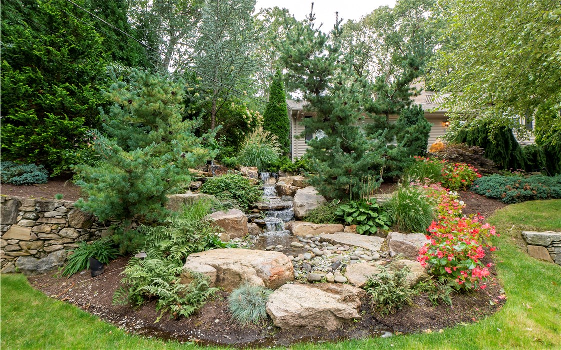 60 Deerfield Road Cranston, RI 02920 - Photo 3 of 49