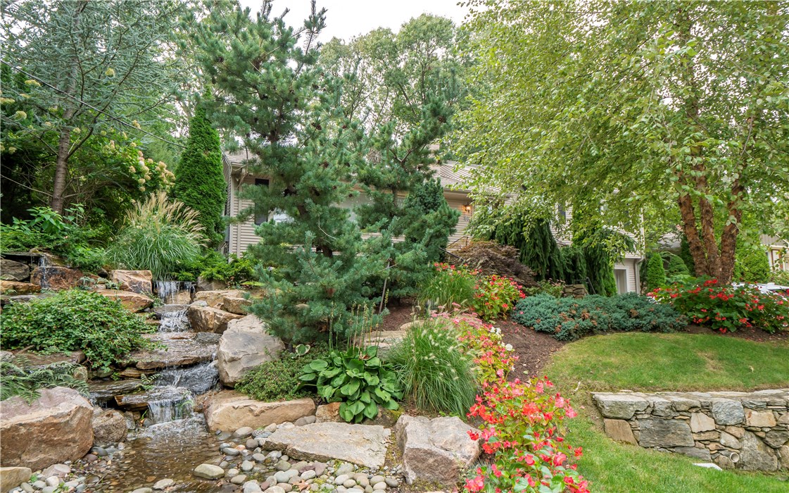 60 Deerfield Road Cranston, RI 02920 - Photo 4 of 49