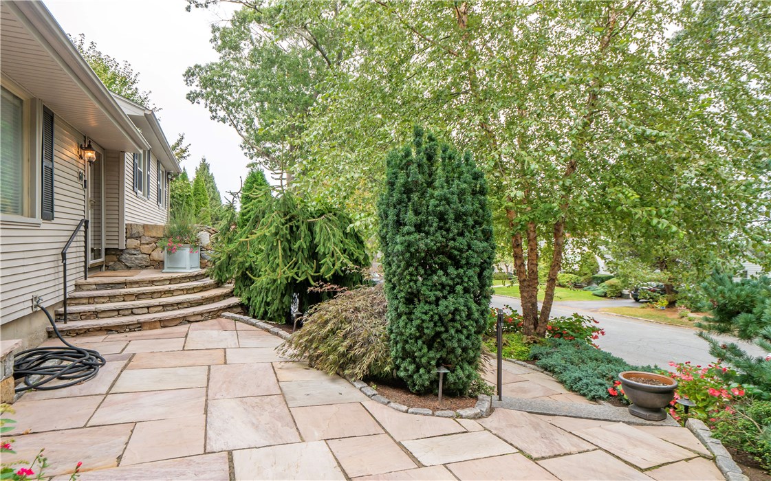 60 Deerfield Road Cranston, RI 02920 - Photo 5 of 49