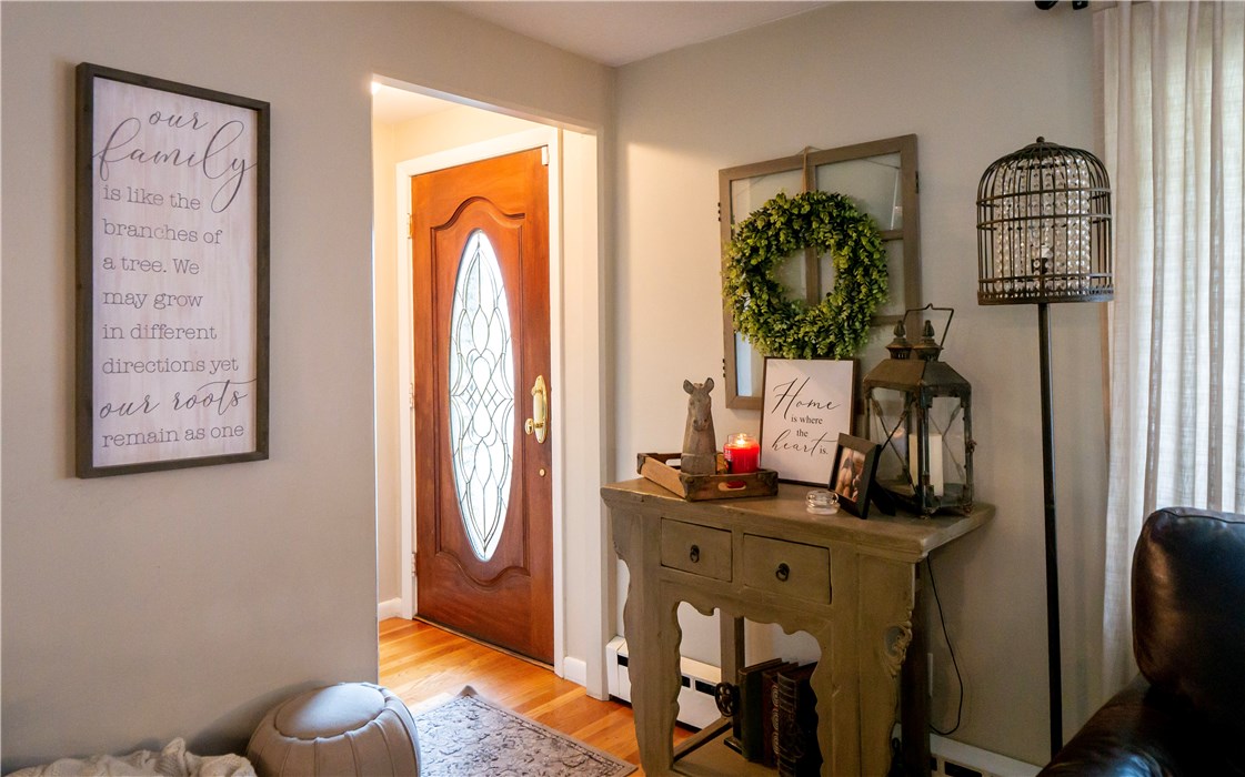 60 Deerfield Road Cranston, RI 02920 - Photo 7 of 49