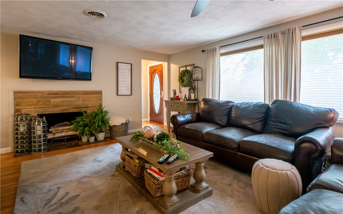 60 Deerfield Road Cranston, RI 02920 - Photo 9 of 49