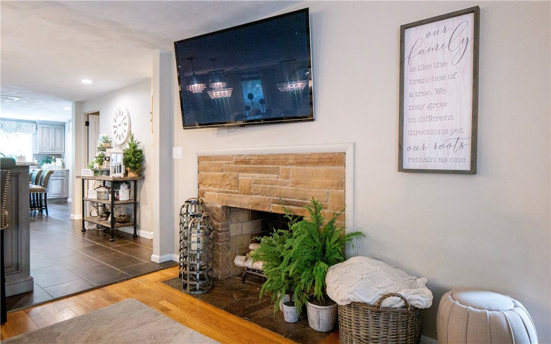 60 Deerfield Road Cranston, RI 02920 - Photo 10 of 49