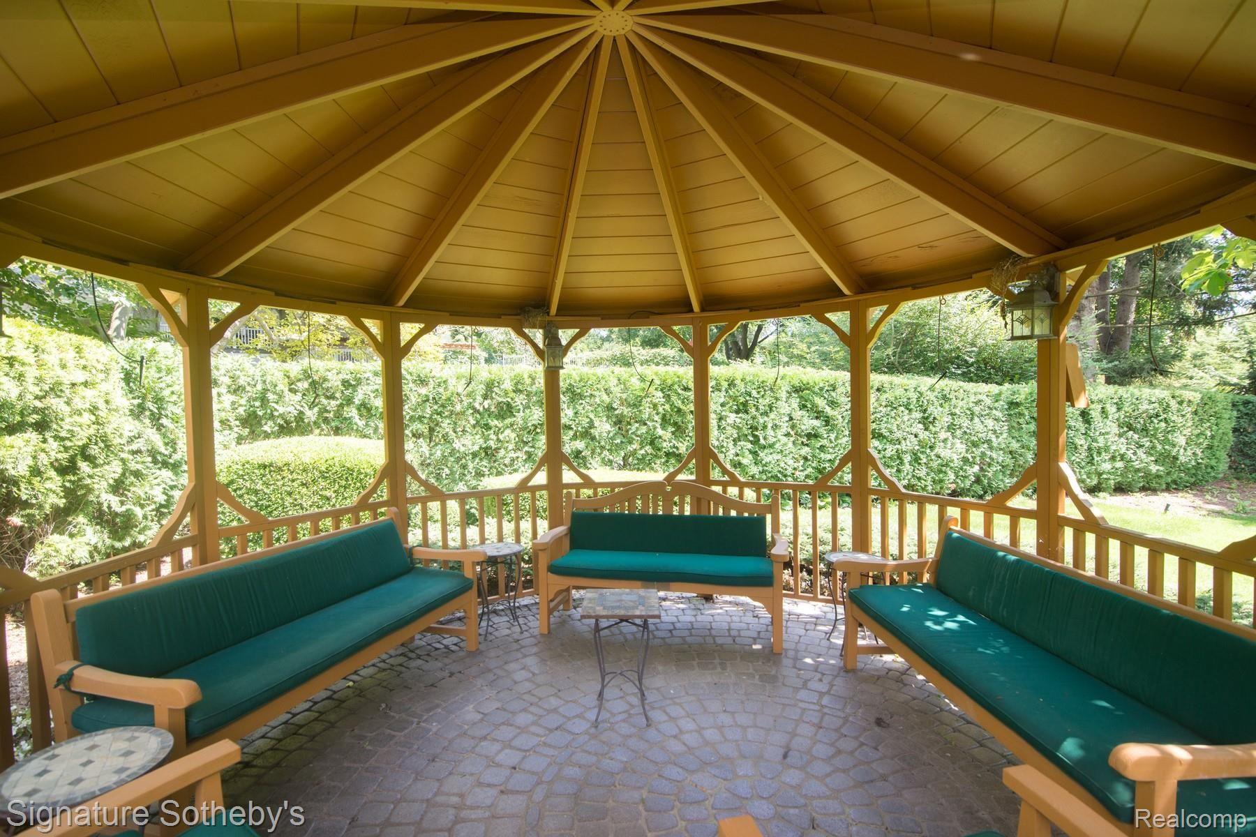 172 Chesterfield Road Bloomfield Hills, MI 48304 - Photo 61 of 98 014_20.jpg Inside Gazebo