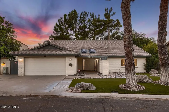 $3,995 | 1305 East Steamboat Bend Drive, Tempe, AZ 85283