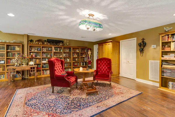 $699,500 | 997 West 12th Street, Chickamauga, GA 30707