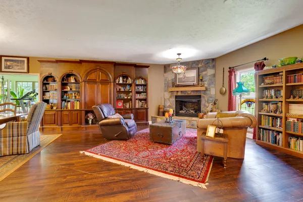 $699,500 | 997 West 12th Street, Chickamauga, GA 30707