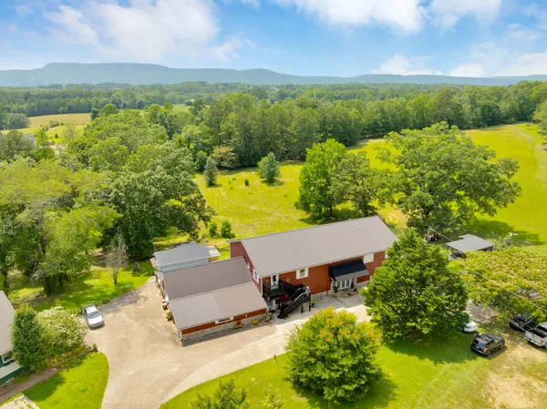 $699,500 | 997 West 12th Street, Chickamauga, GA 30707