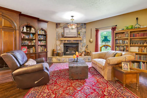 $699,500 | 997 West 12th Street, Chickamauga, GA 30707