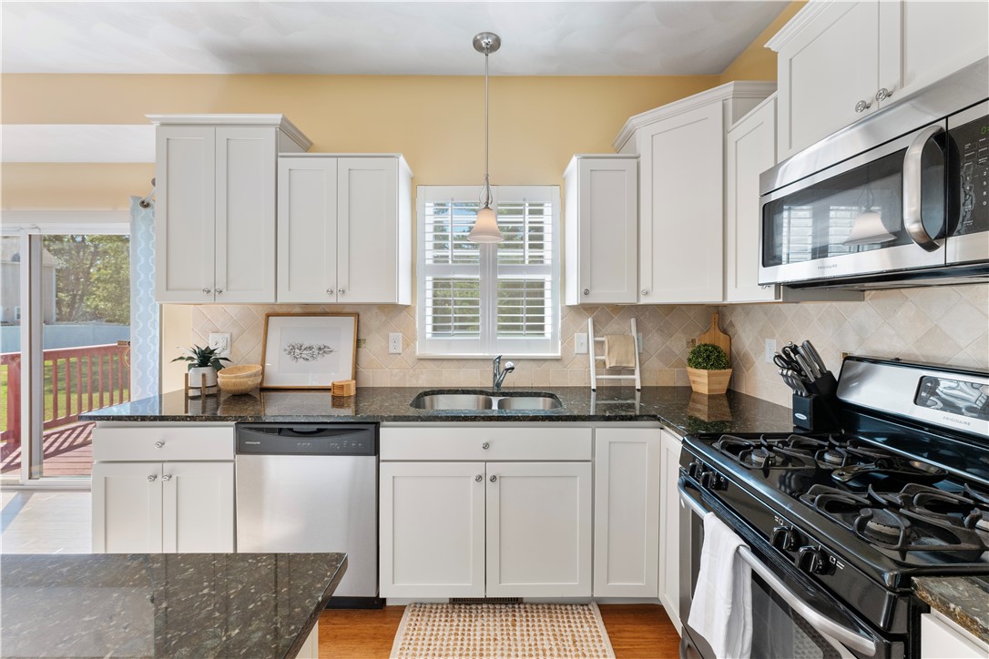 132 Julian Road Warwick, RI 02889 - Photo 15 of 32