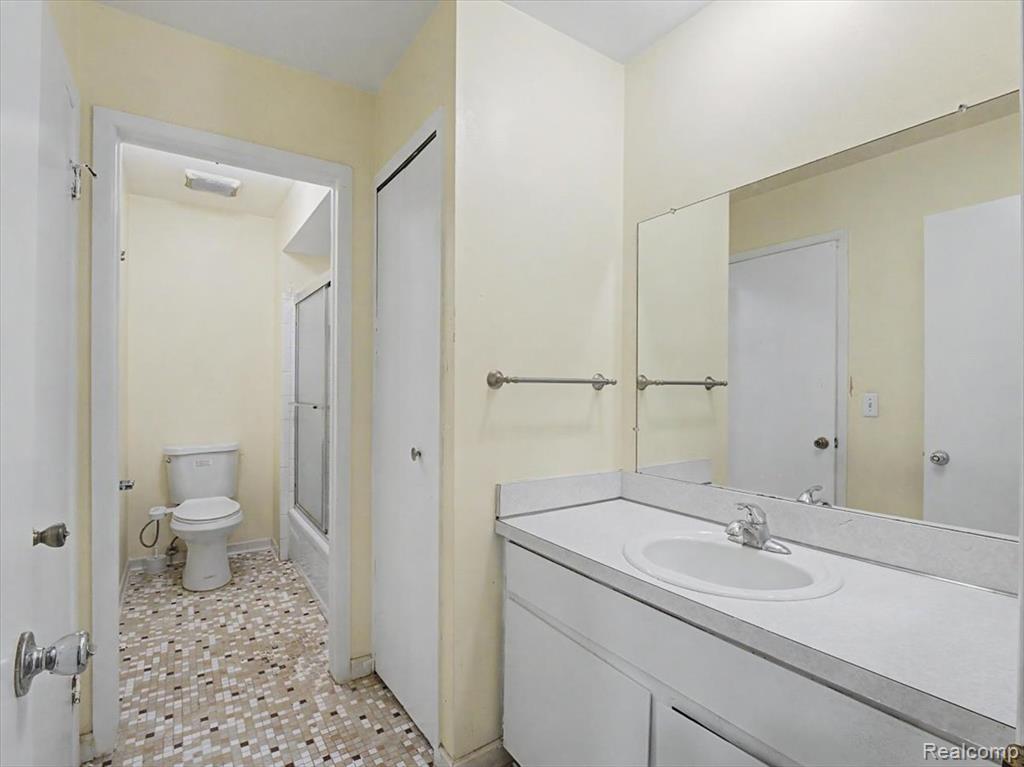 41957 Utica Road Sterling Heights, MI 48313 - Photo 27 of 43