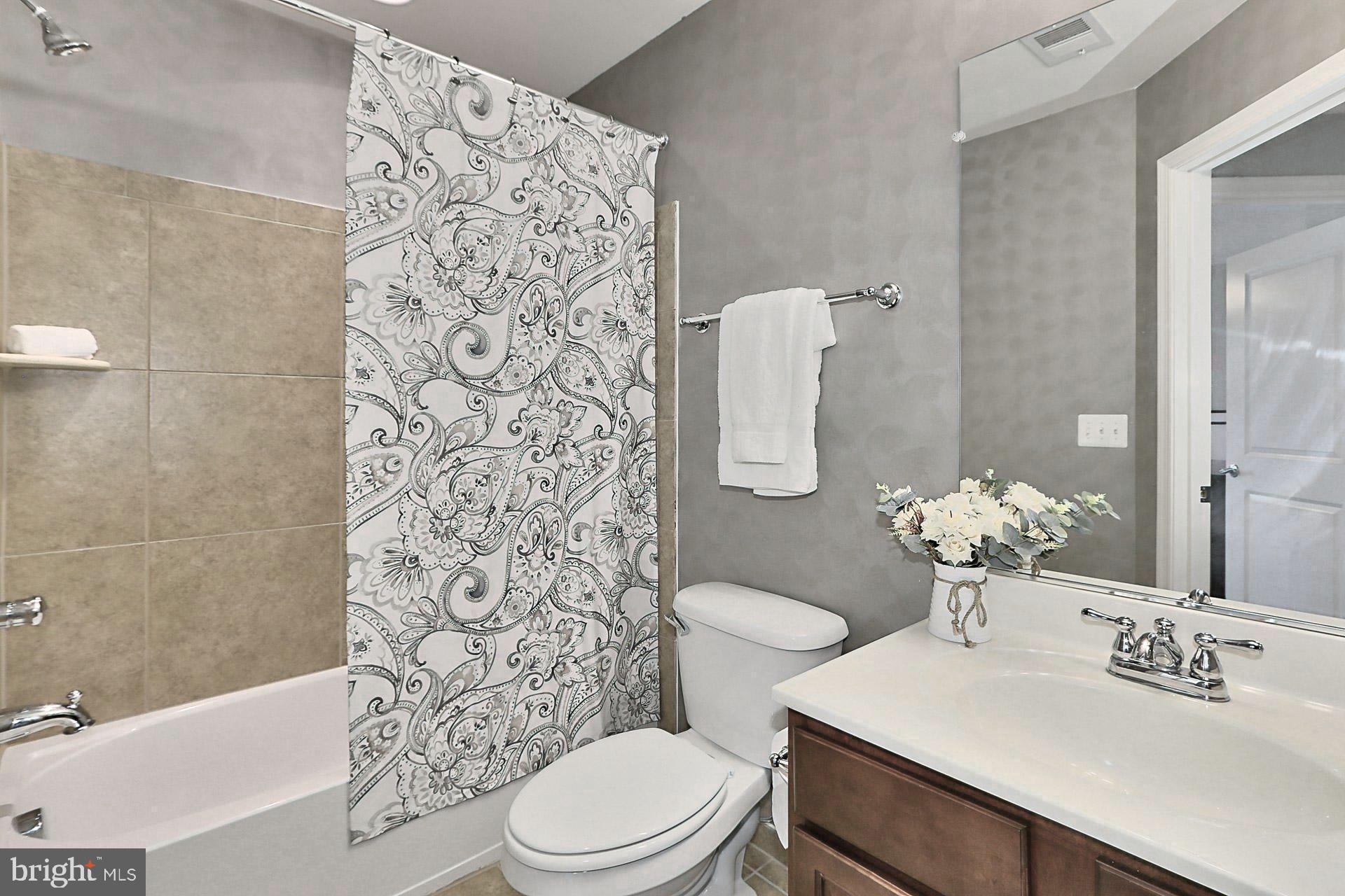 42395 Rising Moon Place Brambleton, VA 20148 - Photo 28 of 82 Full Bathroom #3 w/ Oversized Tile