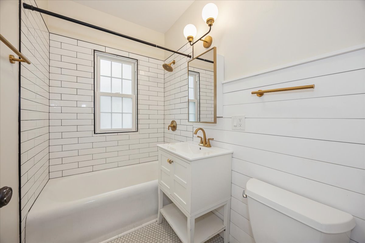 5436 Cumnor Road Downers Grove, IL 60515 - Photo 13 of 20 Gallery Image 13