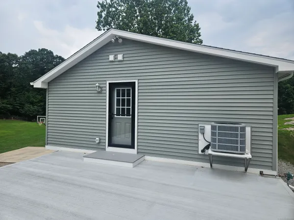 $2,350 | 382 Flanders Road, Stonington, CT 06378