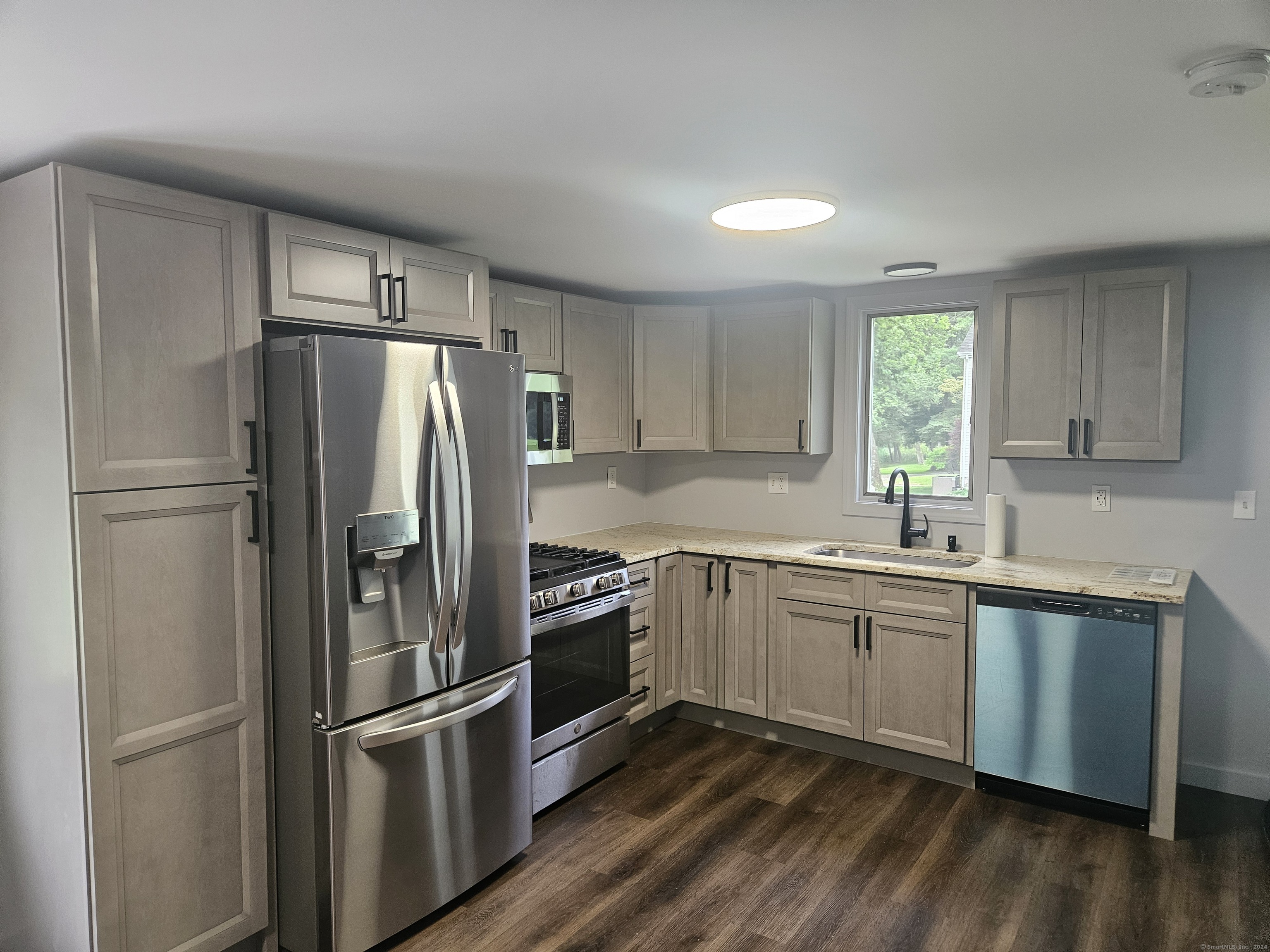 382 Flanders Road Stonington, CT 06378 - Photo 4 of 14