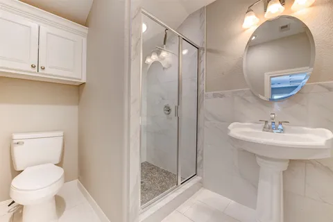 $2,195 | 109 Dresden Street, Houston, TX 77012