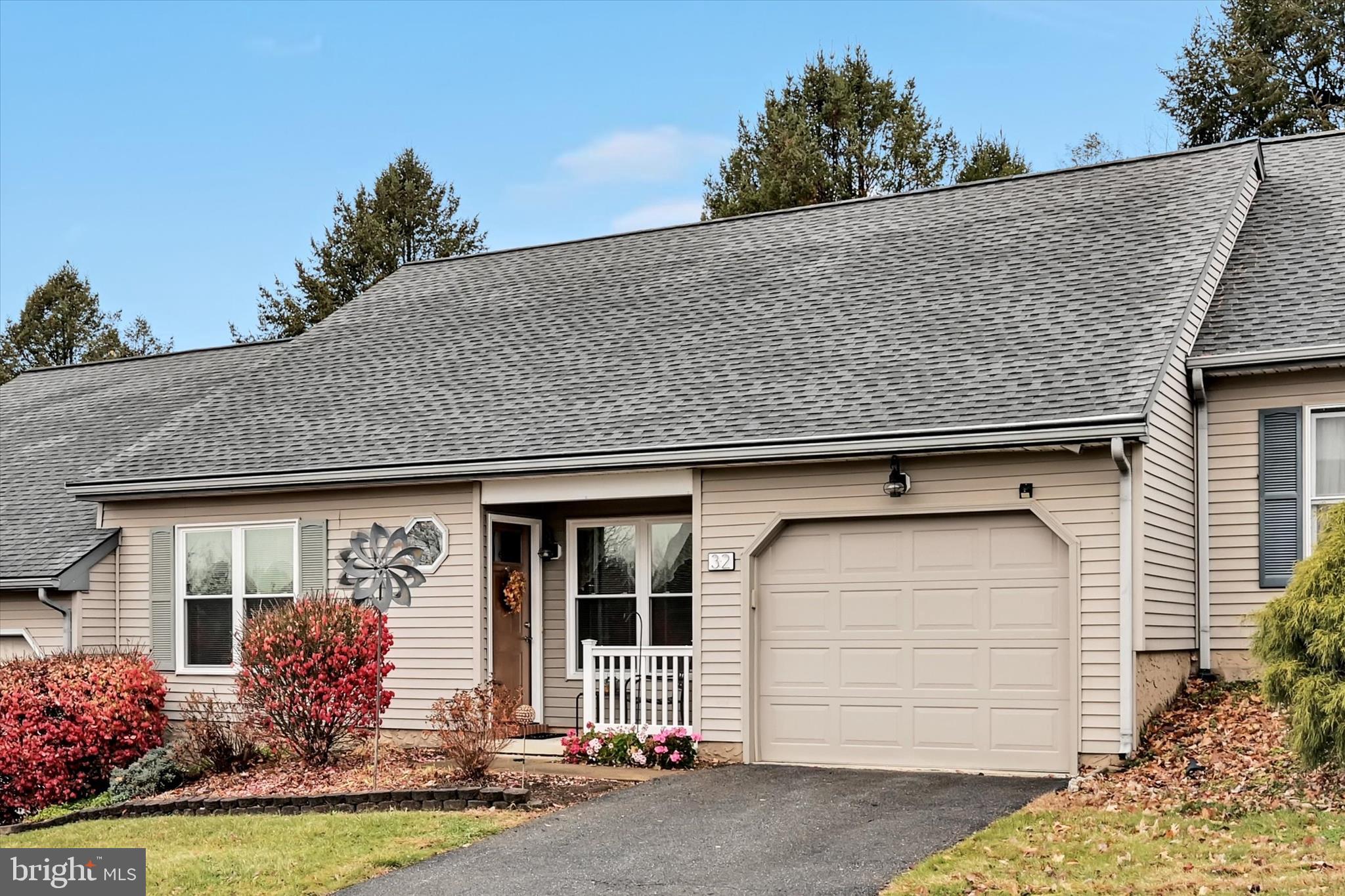 32 Knollwood Road Millersville, PA 17551 - Photo 4 of 28 a front view of a house with garden