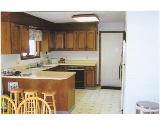 160 Endecott Street Springfield, MA 01118 - Photo 3 of 8 Gallery Image 3