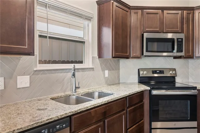 $319,900 | 2016 Brisbane Way, Bryan, TX 77807