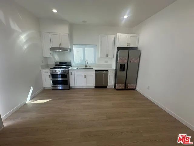 $2,100 | 1174 South Windsor Boulevard, Los Angeles, CA 90019