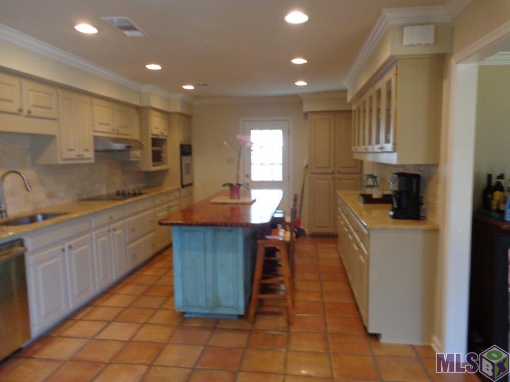 9934 Regency Drive Baton Rouge, LA 70815 - Photo 3 of 26 Gallery Image 3