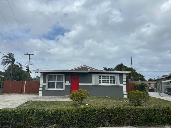 $3,300 | 1333 10th Street, West Palm Beach, FL 33401