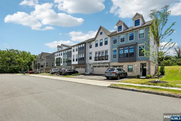 $1,330,000 | 16 Goldfinch Drive, Upper Saddle River, NJ 07458