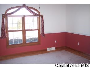 327 Bristol Road Chatham, IL 62629 - Photo 4 of 12 Gallery Image 4